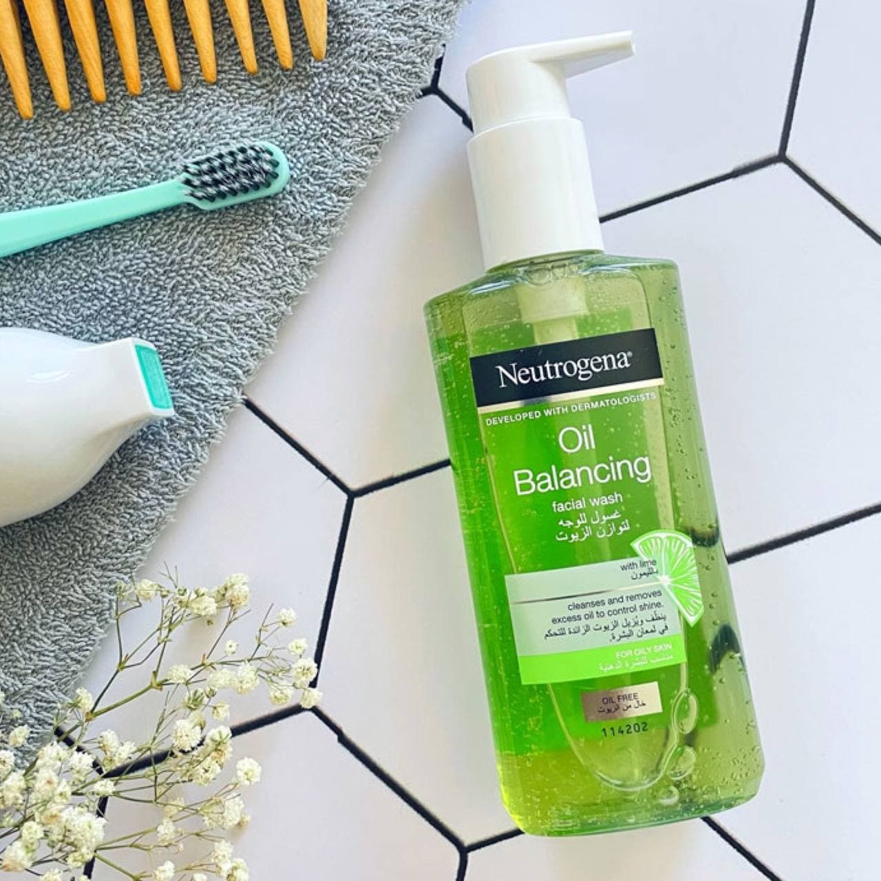ژل شستشوی صورت لیمو و آلوئه ورا نوتروژینا Neutrogena — تصویر ۳
