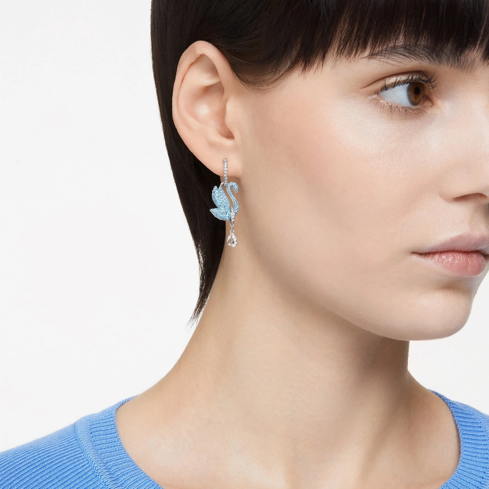 گوشواره آبی سواروسکی اورجینال Swarovski Iconic Swan damla küpeler 5660593 — تصویر ۲