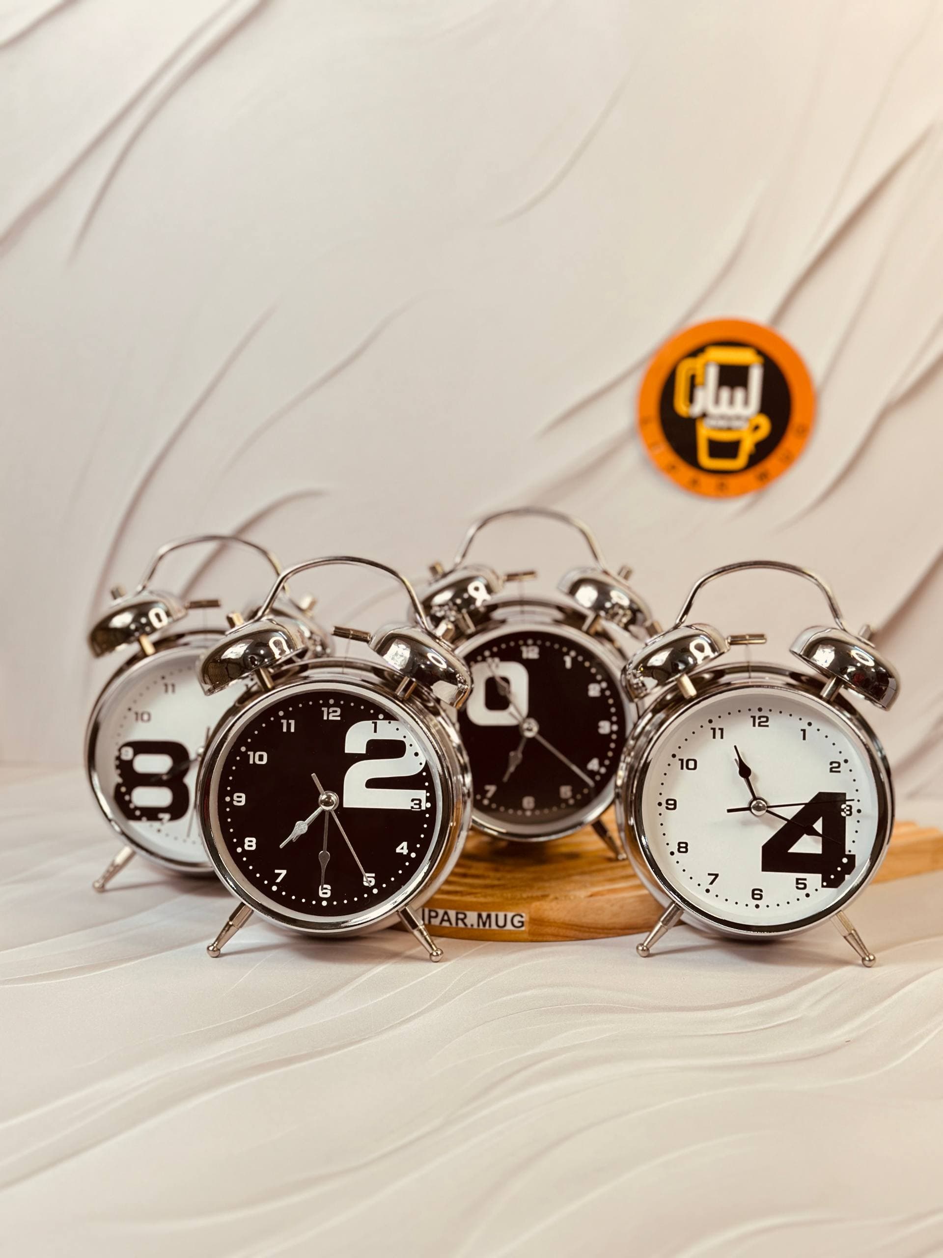 ساعت رومیزی شماطه دار استیل سیاه سفید کد 6174