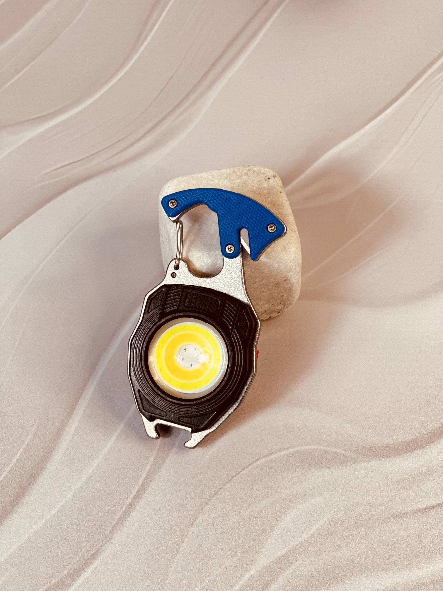 چراغ تاکتیکال چندکاره کمپینگ مدل LED Rechargeable Keychain Light W5147 کد 6246 — تصویر ۲