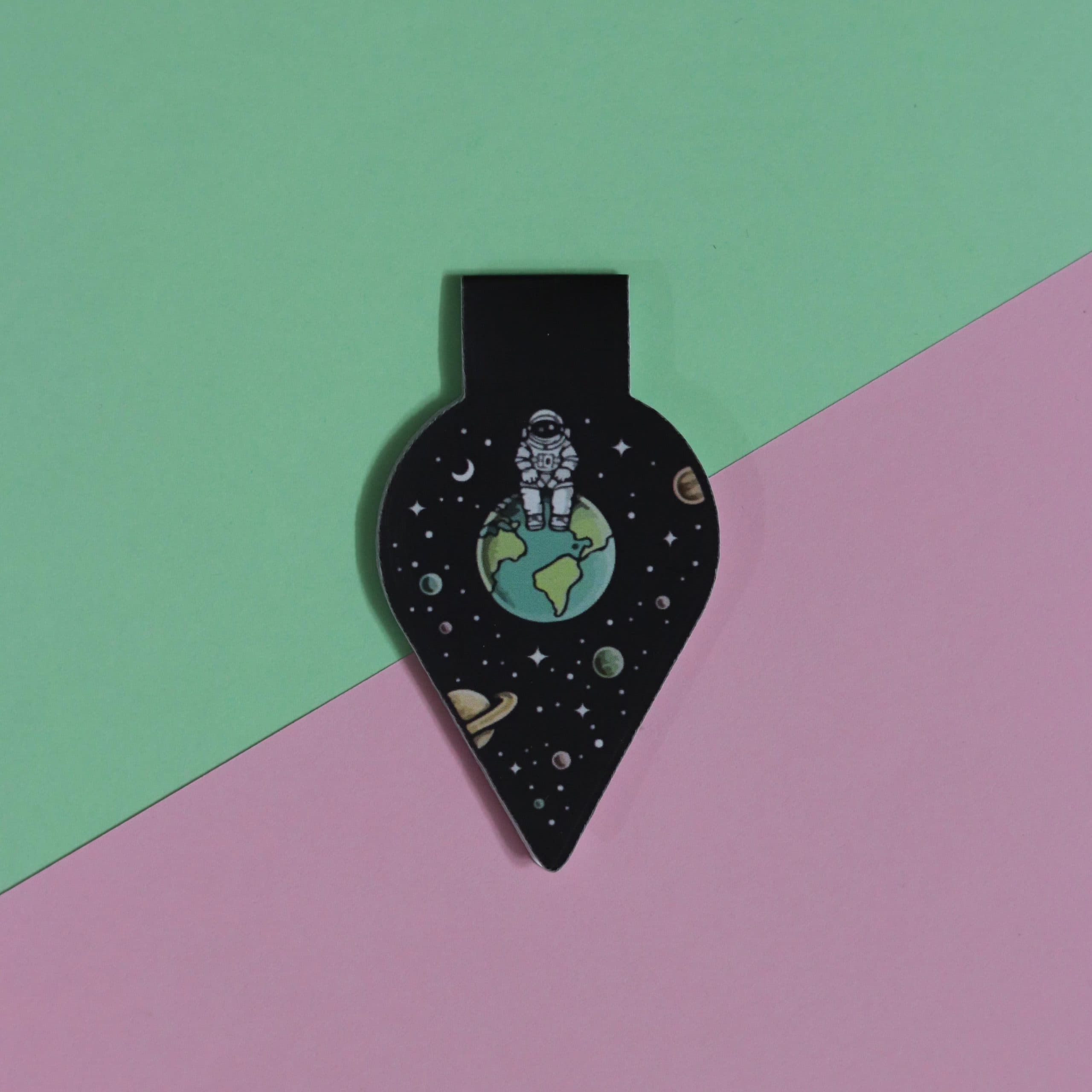 بوک مارک مگنتی | نشانگر کتاب مدل فضانورد 20| The astronaut Magnet Bookmark 20 — تصویر ۲