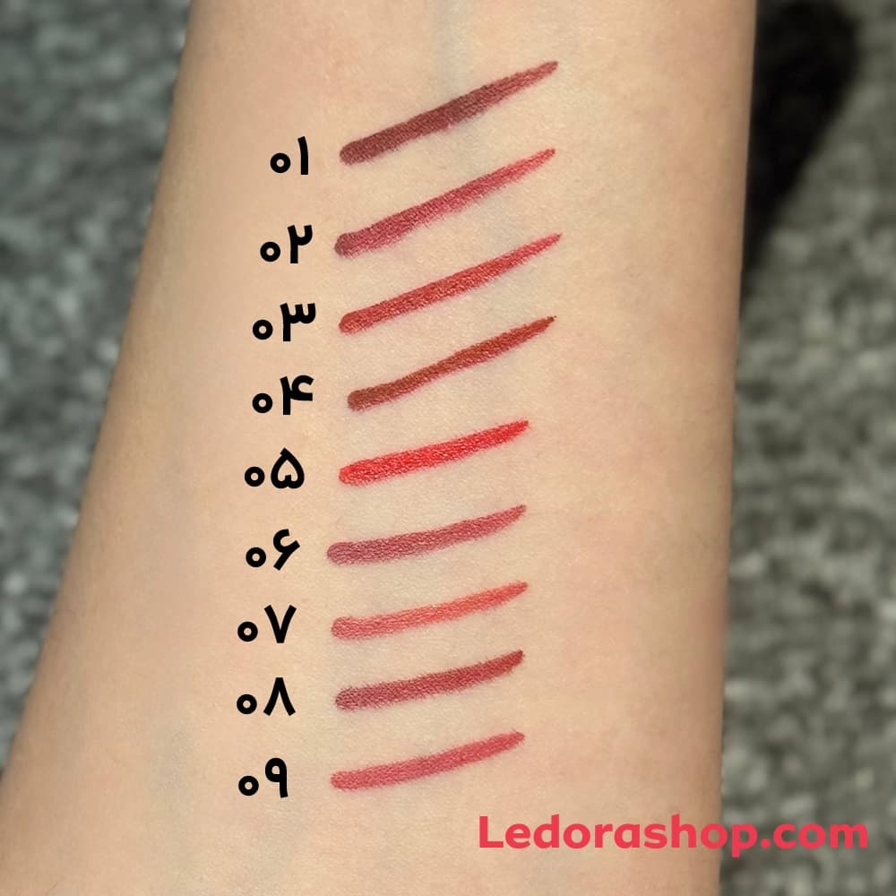 خط لب حرفه‌ای یوشاس مدل Long Lasting رنگ قرمز کلاسیک (Ruby Red) کد 04 — تصویر ۴
