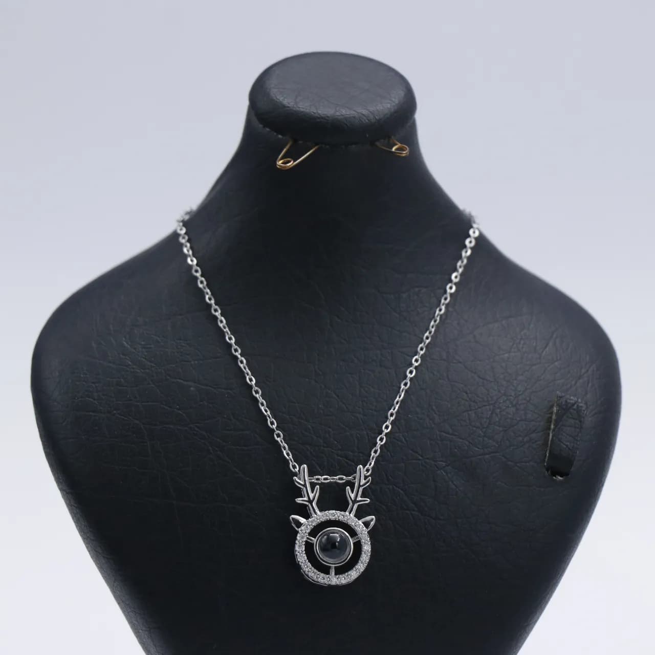 گردنبند دخترانه LOVE طرح گوزن نقره ای نگینی 73919