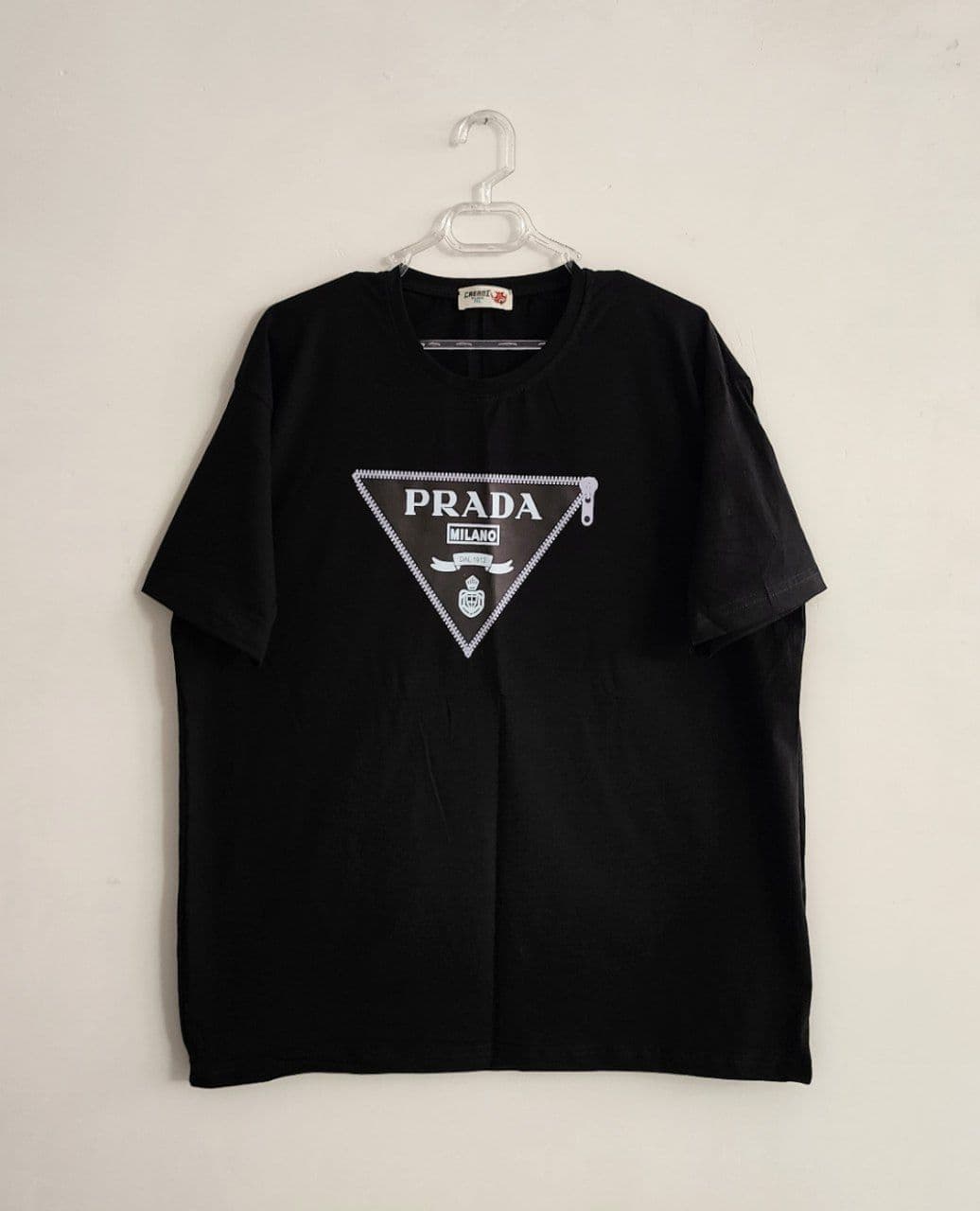 ست سایز بزرگ تیشرت و شلوارک PRADA کد 2566 — تصویر ۲