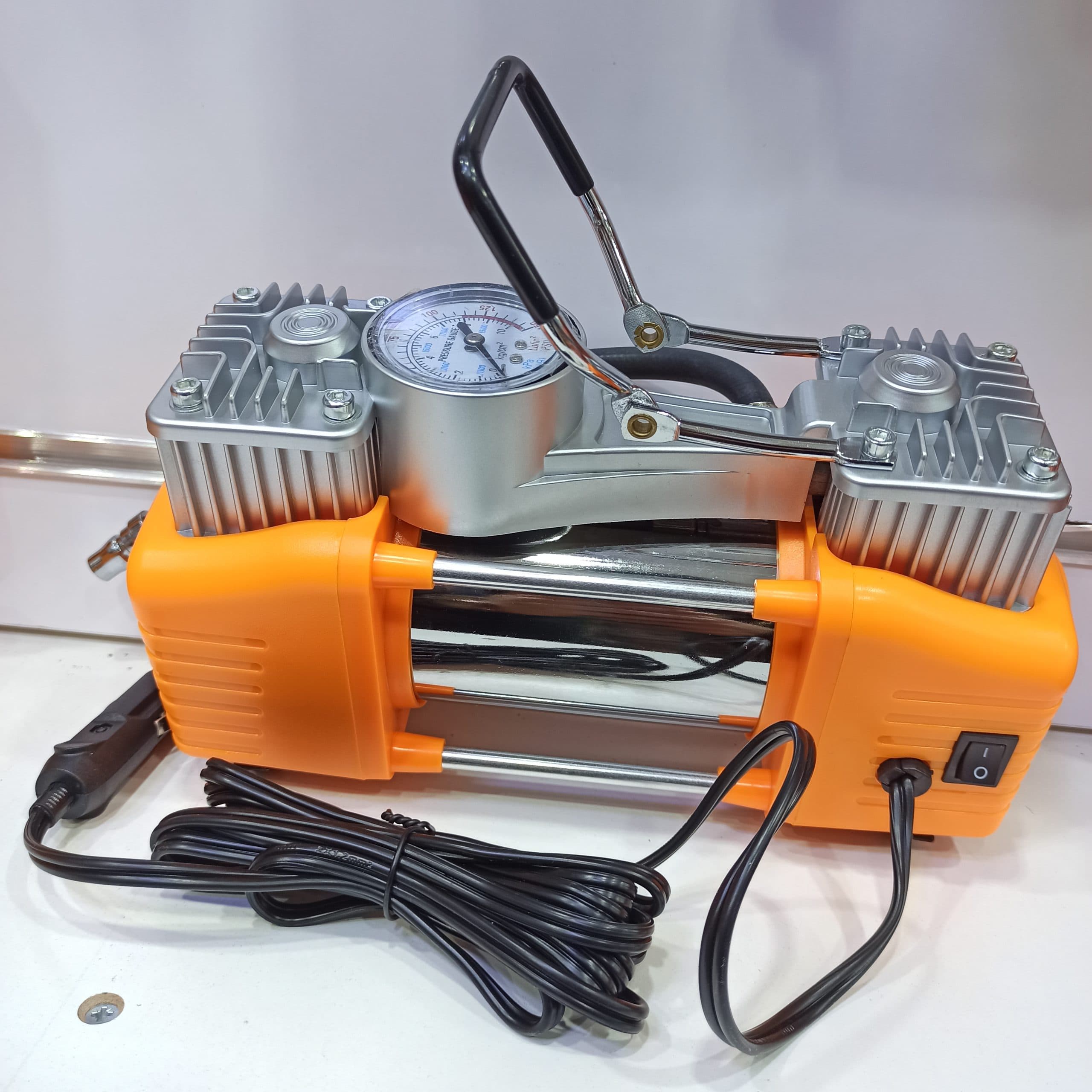 پمپ باد 2 سیلندر دینگو مدل 108004 — تصویر ۴
