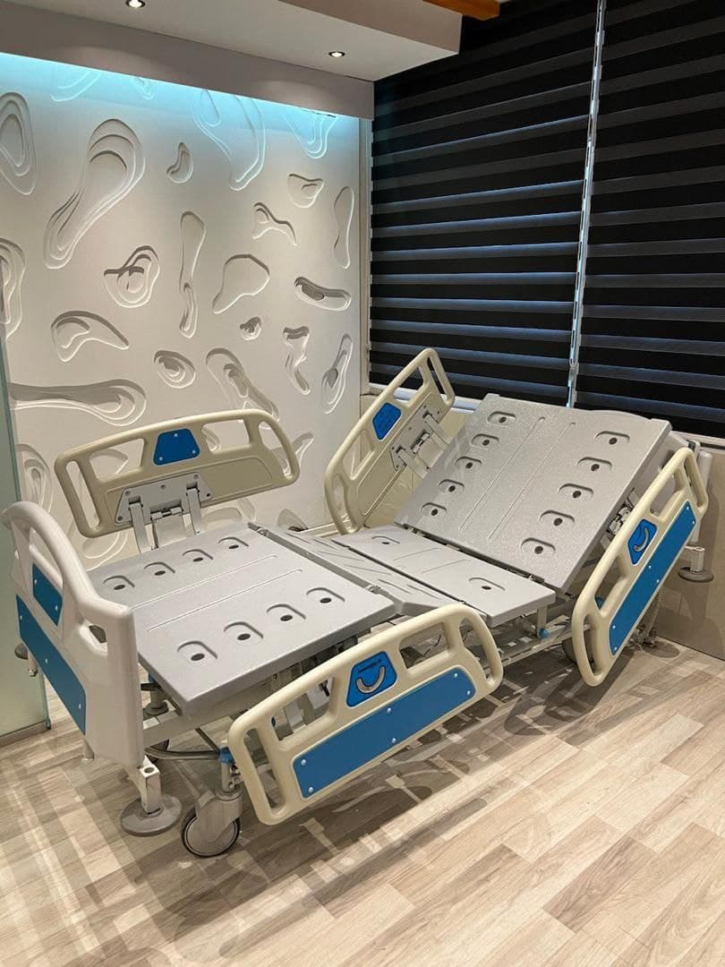 تخت ICU-CCU چهار موتوره برقی با بدساید ABS چهار تکه — تصویر ۳