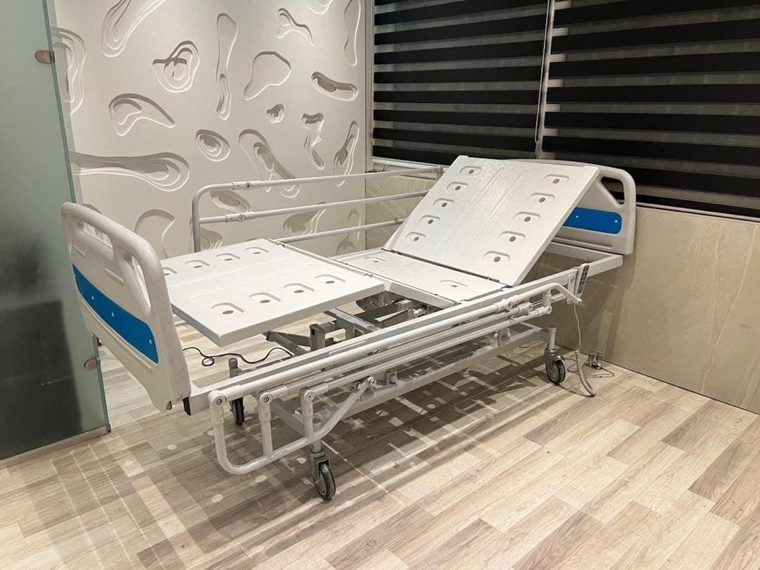 تخت تخت سه شکن برقی با بدساید فولدینگ — تصویر ۳