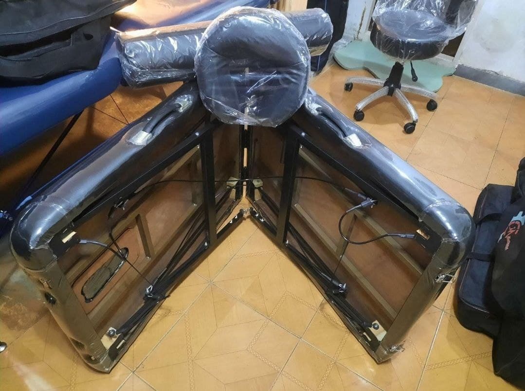 تخت پرتابل ماساژ چمدونی تاشو مدشاپ — تصویر ۸