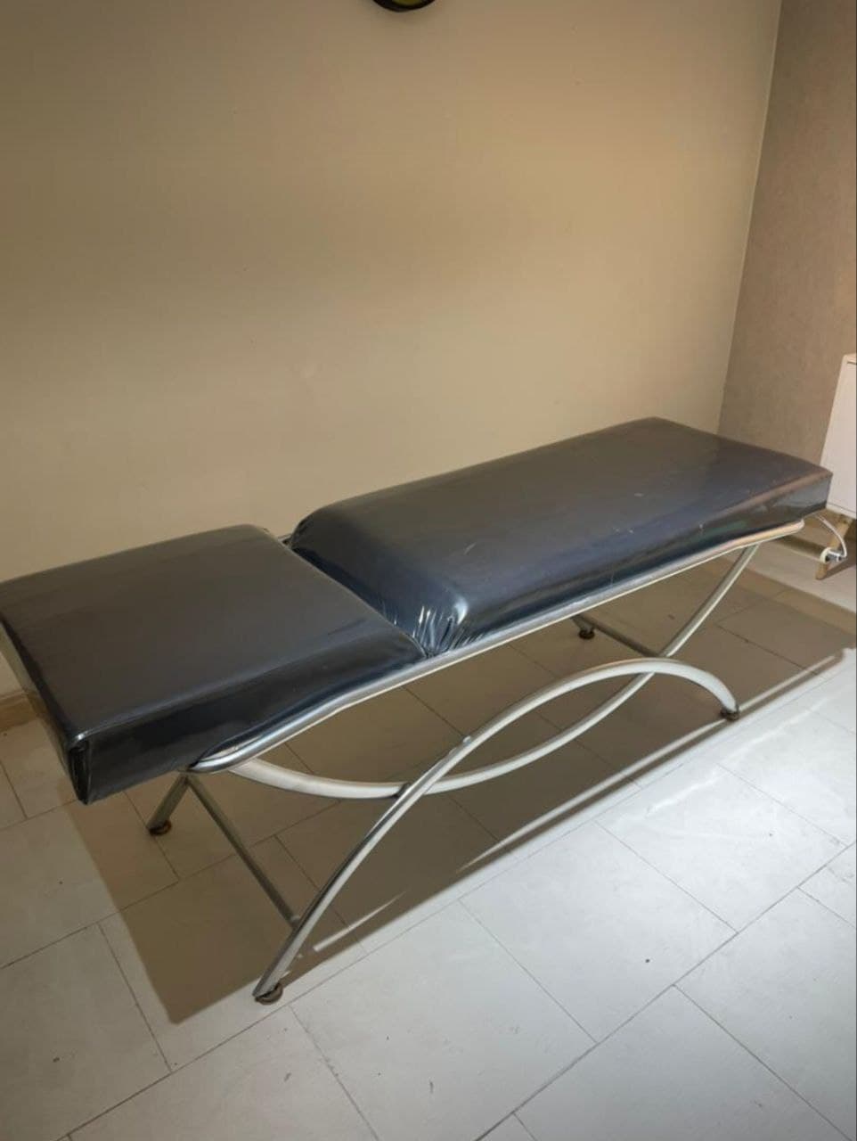 تخت پایه هلالی لیزر ماساژ معاینه زیبایی فشیال شکن دار