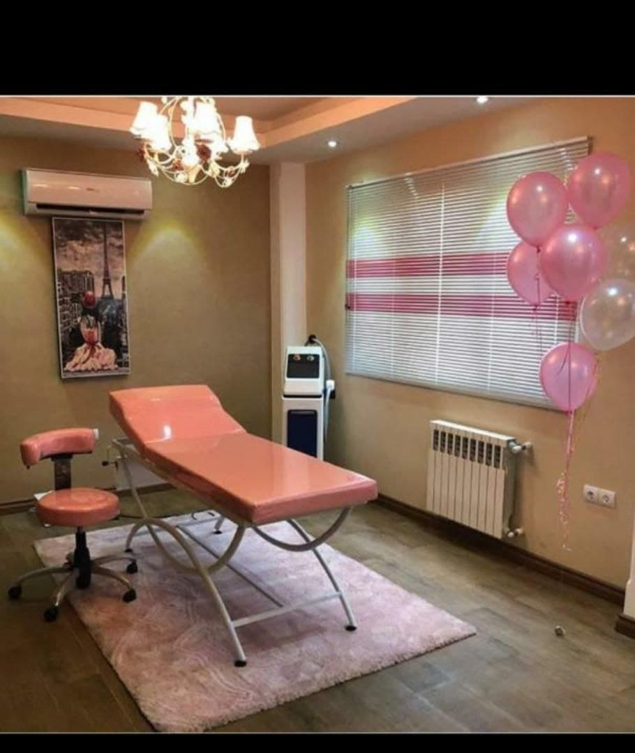 تخت پایه هلالی لیزر ماساژ معاینه زیبایی فشیال شکن دار — تصویر ۳