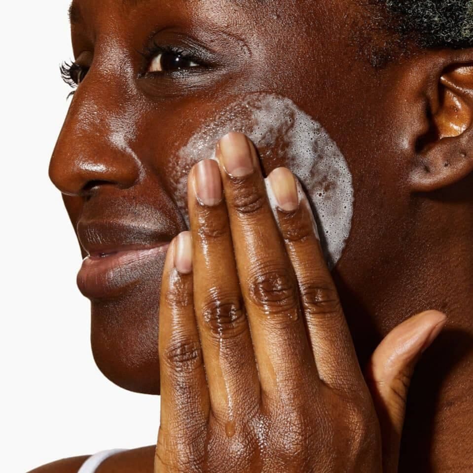 ژل شسستشو سراویCeraVe مدل SA Smoothing صاف و نرم کننده پوست زبر و خشک حجم 236 میل لیتر — تصویر ۲