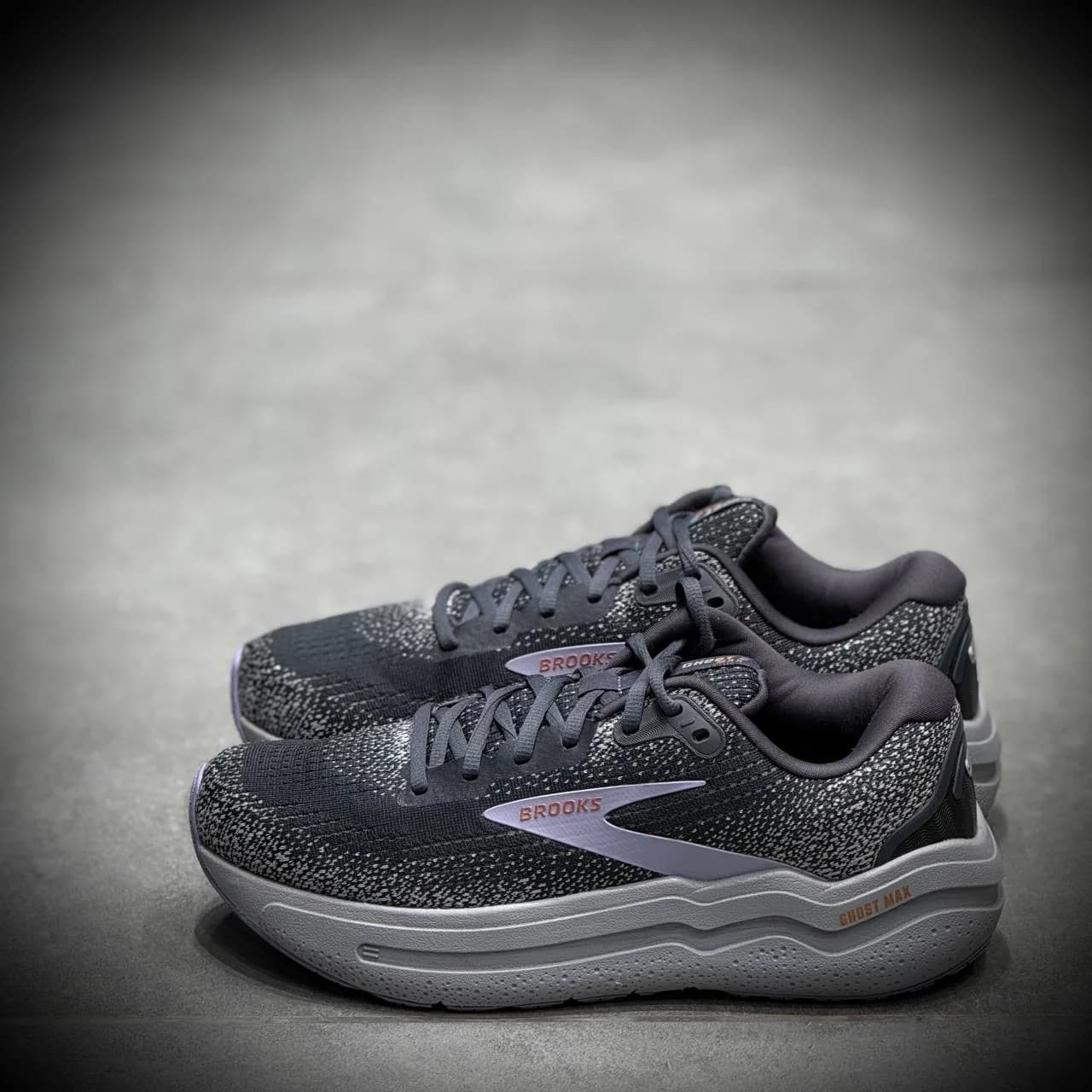 کتونی رانینگ بروکس Brooks Ghost Max 2