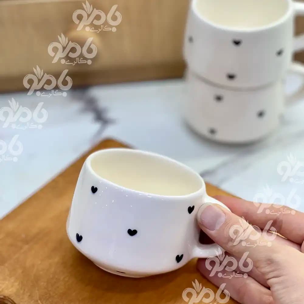 تکست فنجان مخروطی قلب ریز مشکی