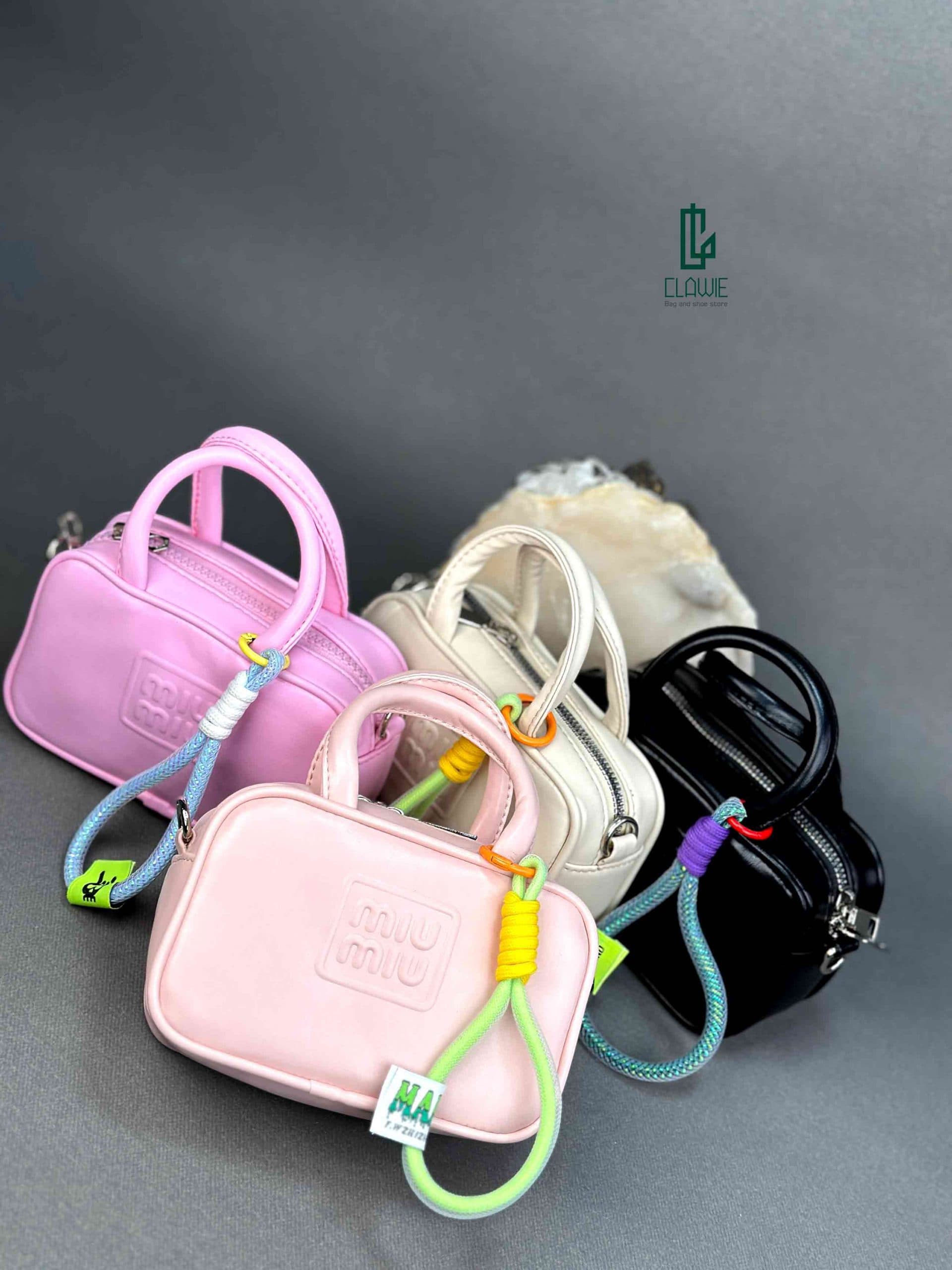 👝 کیف پاسپورتی : miumiu