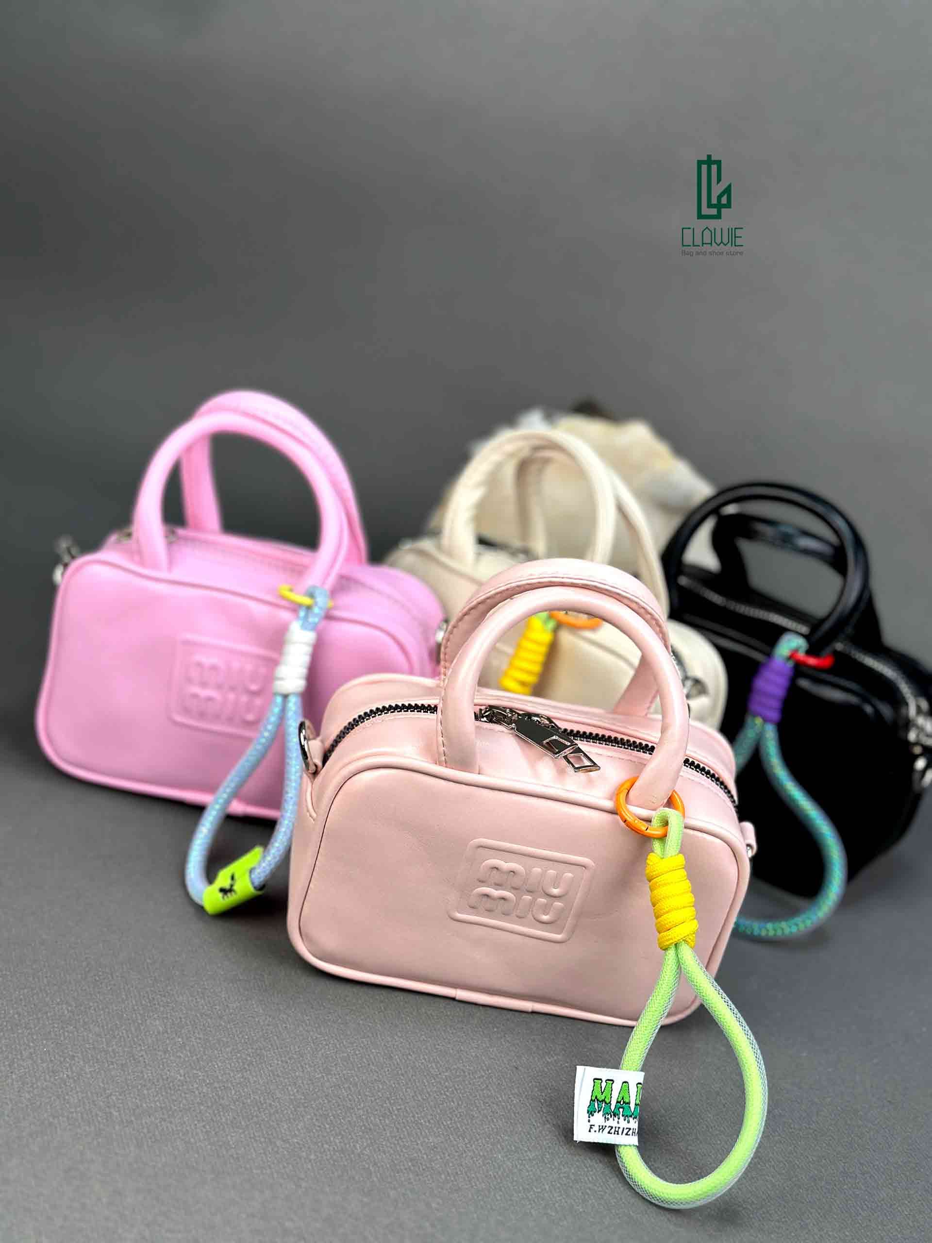 👝 کیف پاسپورتی : miumiu — تصویر ۳