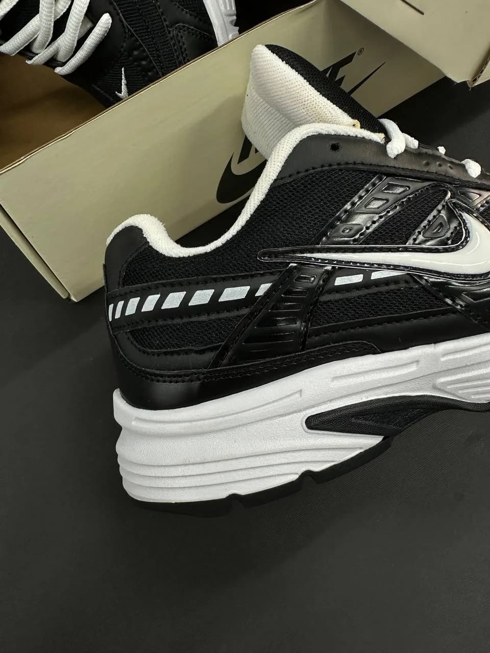 کتونی نایک اینیشییتور مشکی سفید (Nike Initiator) | پیاده روی و روزمره — تصویر ۲