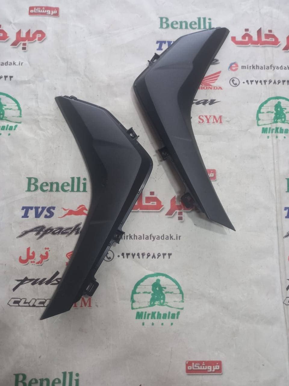 قاب (کاور فلاپ) لچکی مشکی بزرگ بغل داشبورد موتور طرح کلیک کویر s2 نیوفیس (جفتی)