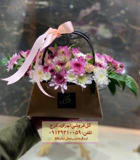 جعبه گل روز مادر زیبا و با تحویل فوری – در گلفروشی سی متری جی