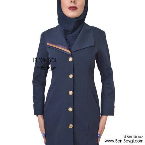 مانتو و شلوار اداری سرمه‌ای یقه آمریکایی پارچه بزیاق با کد 33590 — تصویر ۲