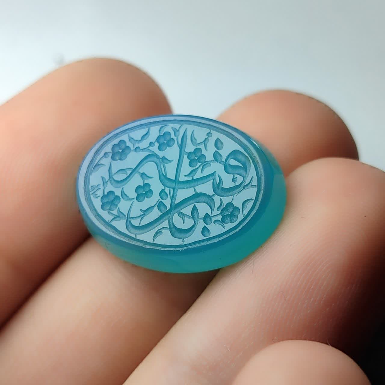 نگین عقیق آبی با کیفیت با حکاکی یارقیه کد 6117 — تصویر ۲