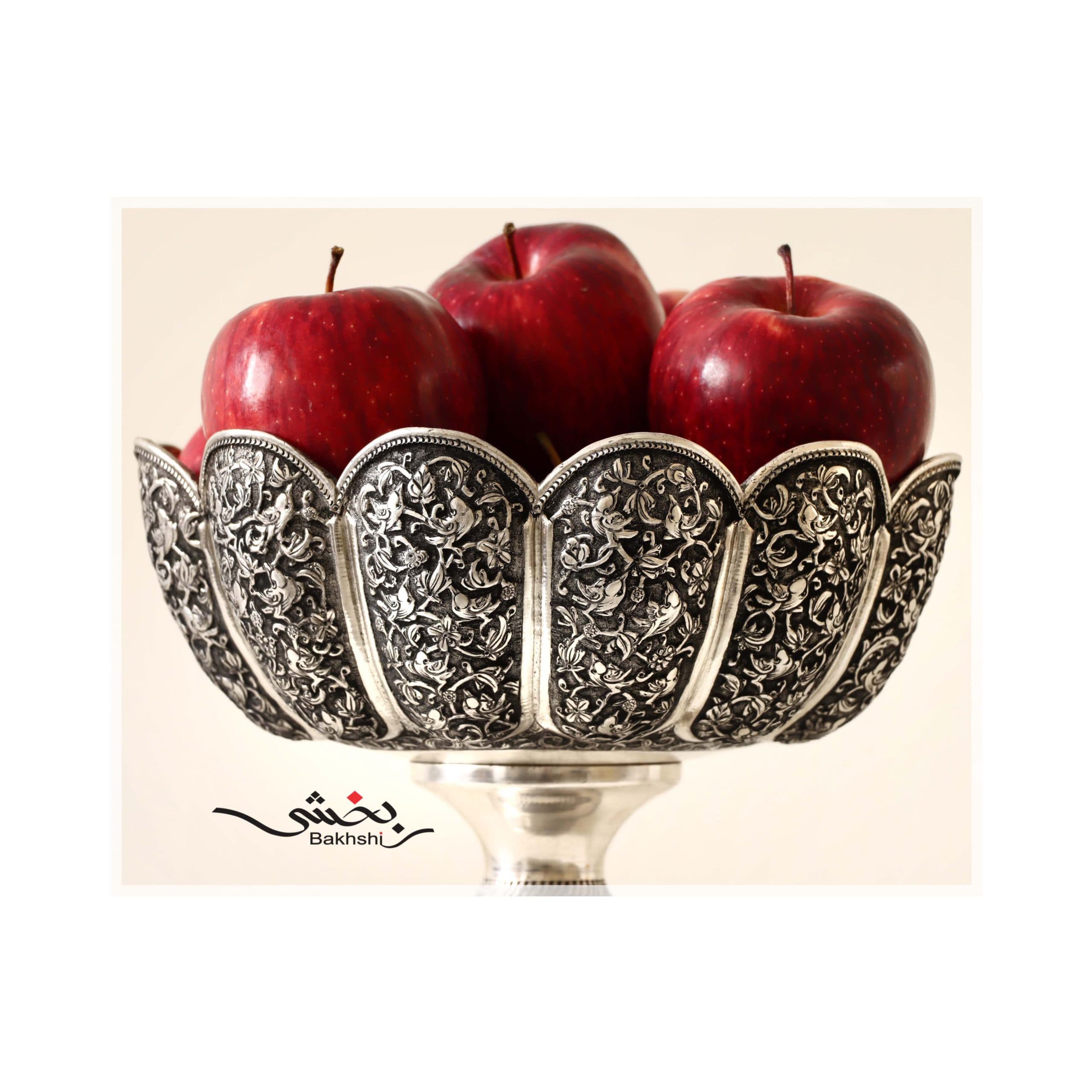 کاسه پایه دار نقره قلم گل و مرغ برجسته درجه یک _ عیار 90% _ 1010 گرم — تصویر ۲