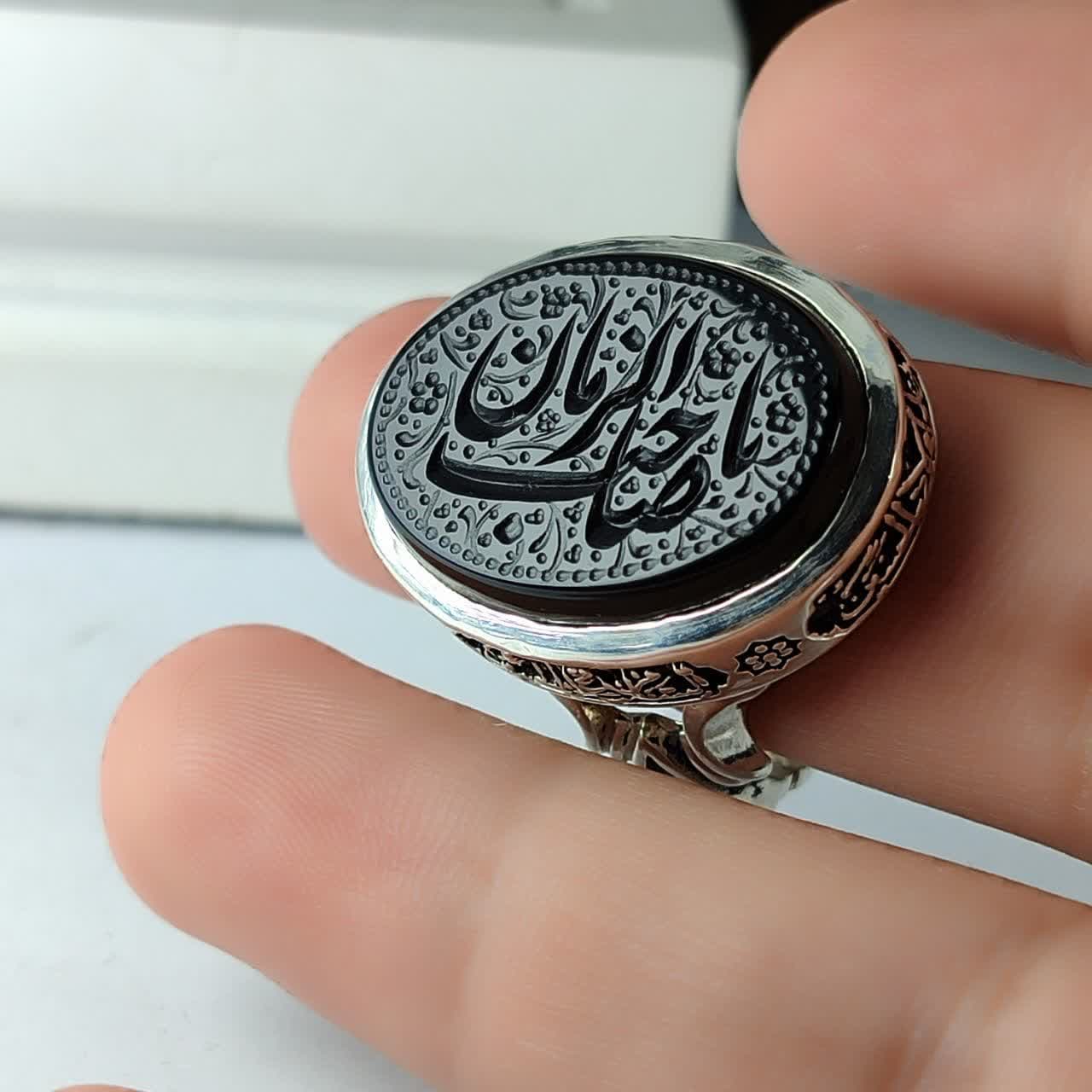 انگشتر نقره باسنگ عقیق مشکی باحکاکی یاصاحب الزمان رکاب چهار سلام باکد 8243 — تصویر ۳