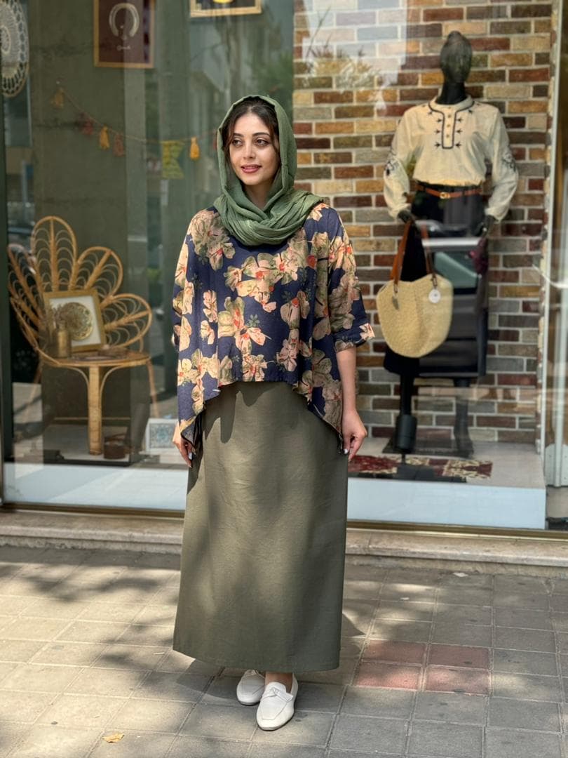 کراپ سایه سورمه ای گل نسکافه ای