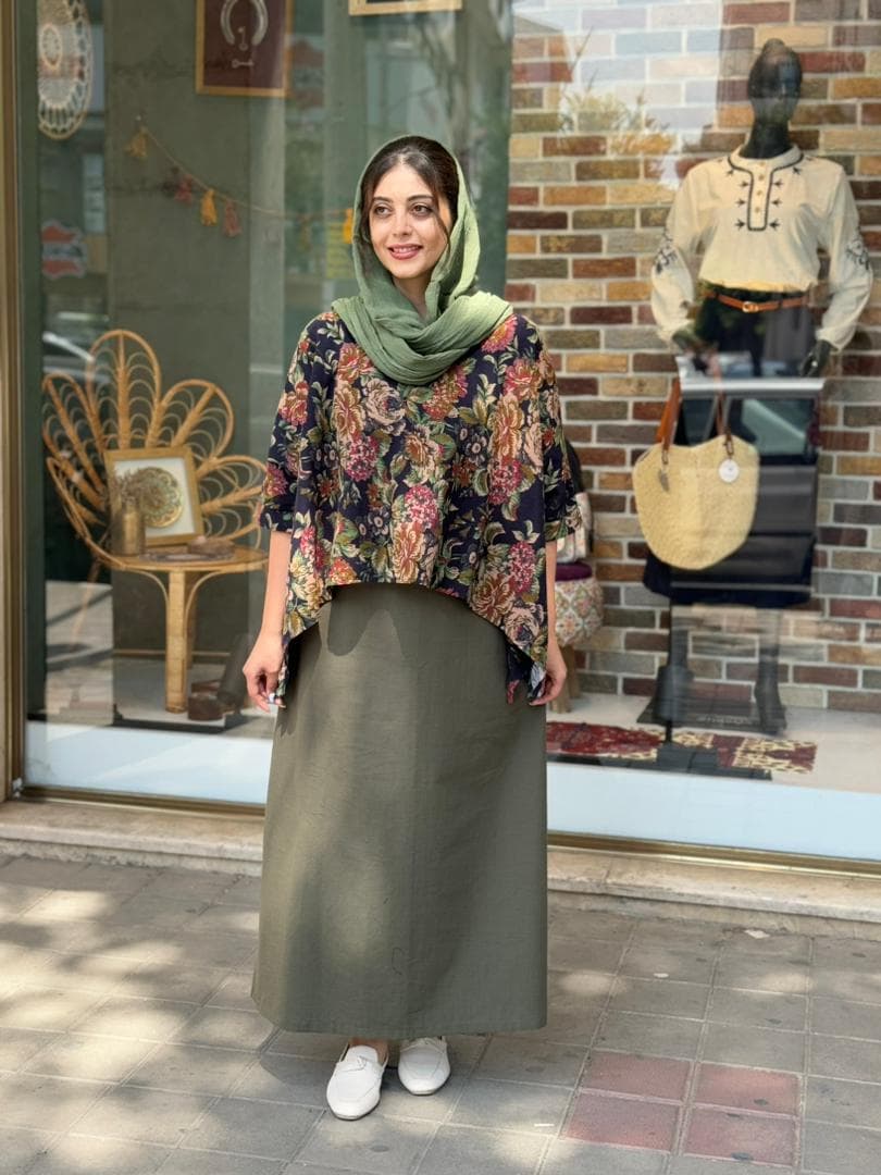 کراپ سایه سورمه ای گل نسکافه ای و زیتونی