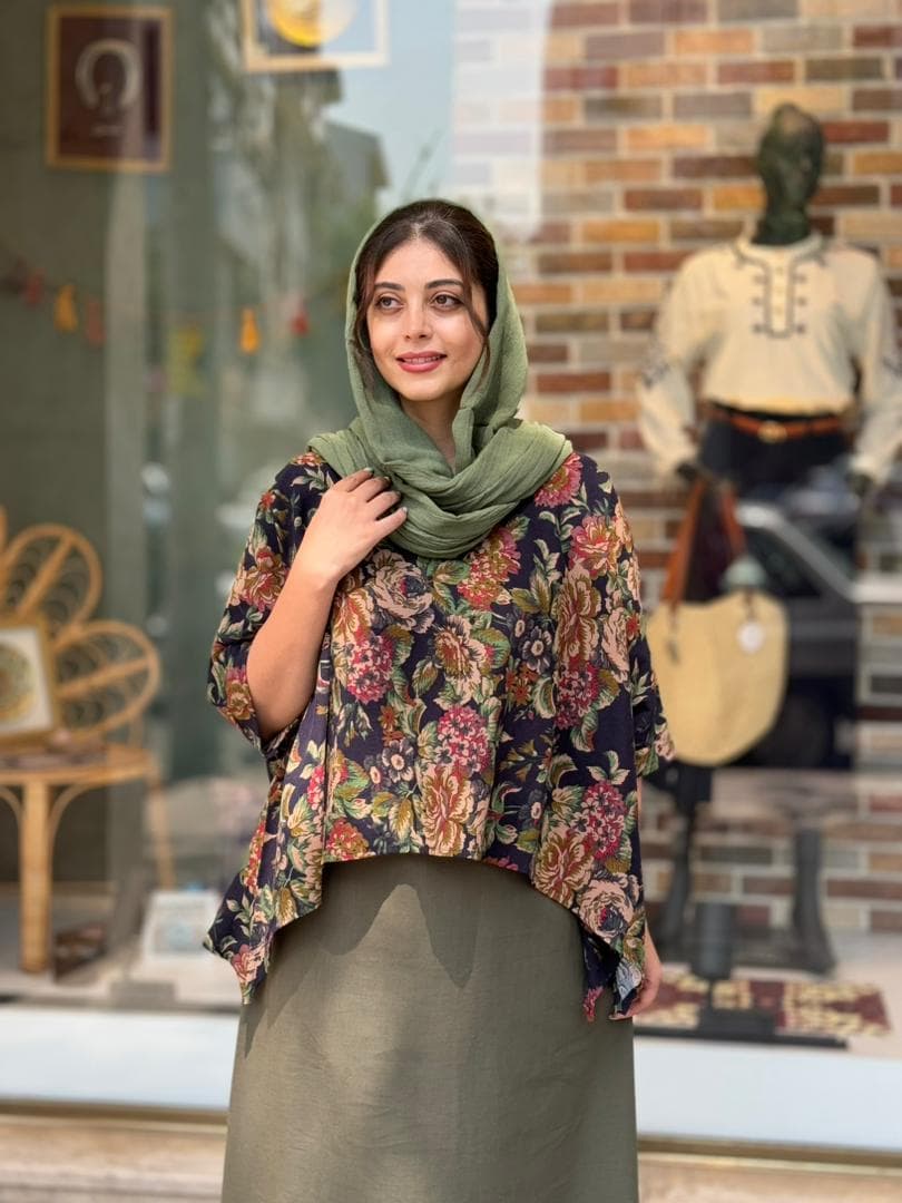 کراپ سایه سورمه ای گل نسکافه ای و زیتونی — تصویر ۳