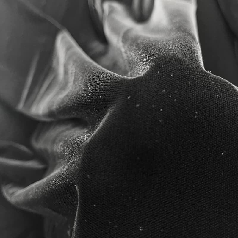 پارچه مخمل ونوس ساده مشکی — تصویر ۲