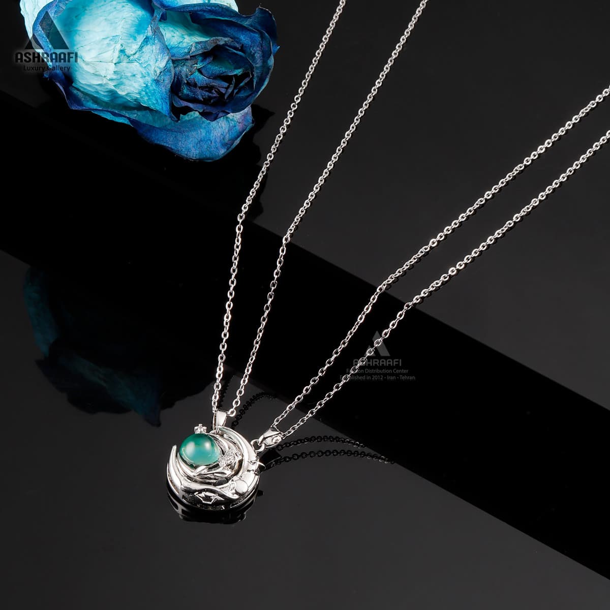گردنبند ست ماه و مروارید Sailor Half Moon Necklace — تصویر ۳