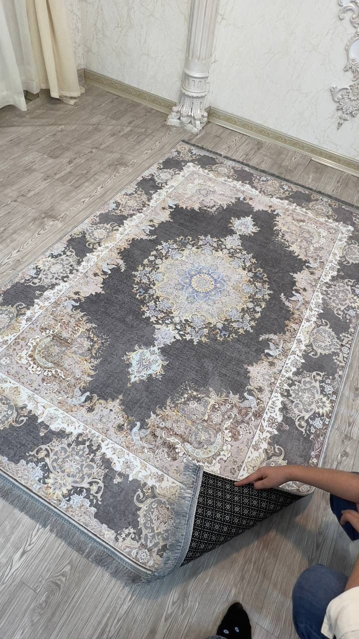 فرشینه طوسی کرم رویه مخمل هازان ترک درجه یک بدون سُر | موجود در سایز مختلف — تصویر ۲