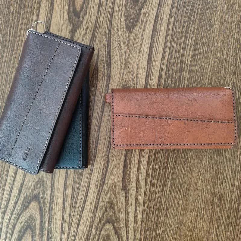 کیف پول و موبایل چرم دستدوز مدل ترنج با بند و جاکلیدی چرمی — تصویر ۴