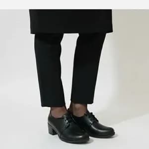 کفش چرم زنانه طبی بندی مدل پارمیس مشکی پاشنه 5 سانت — تصویر ۲