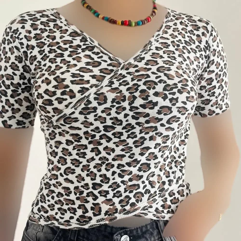 کراپ تیشرت زنانه کبریتی فانتزی مدل 1191 — تصویر ۵