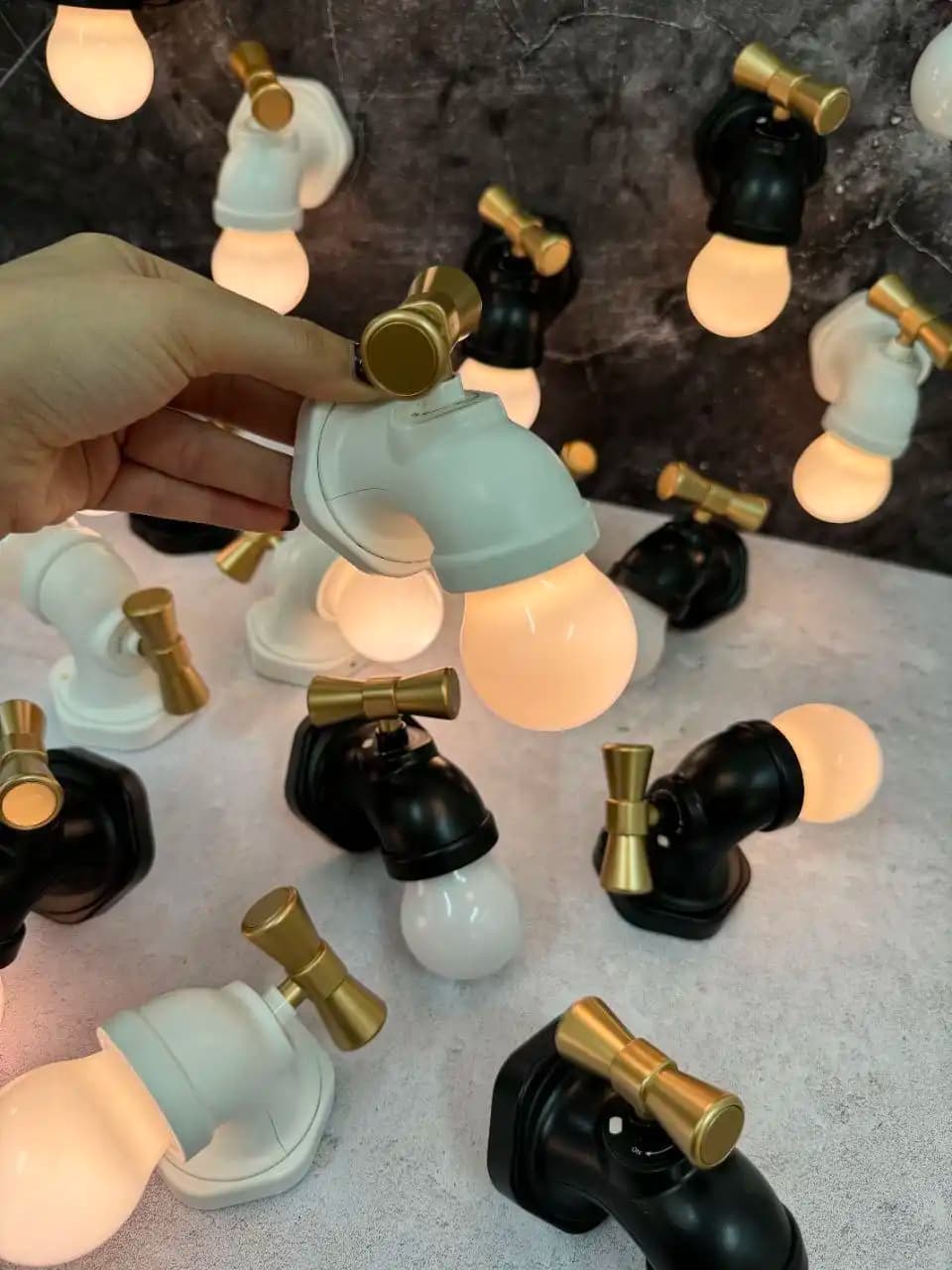چراغ دیواری طرح شیر آب — تصویر ۴