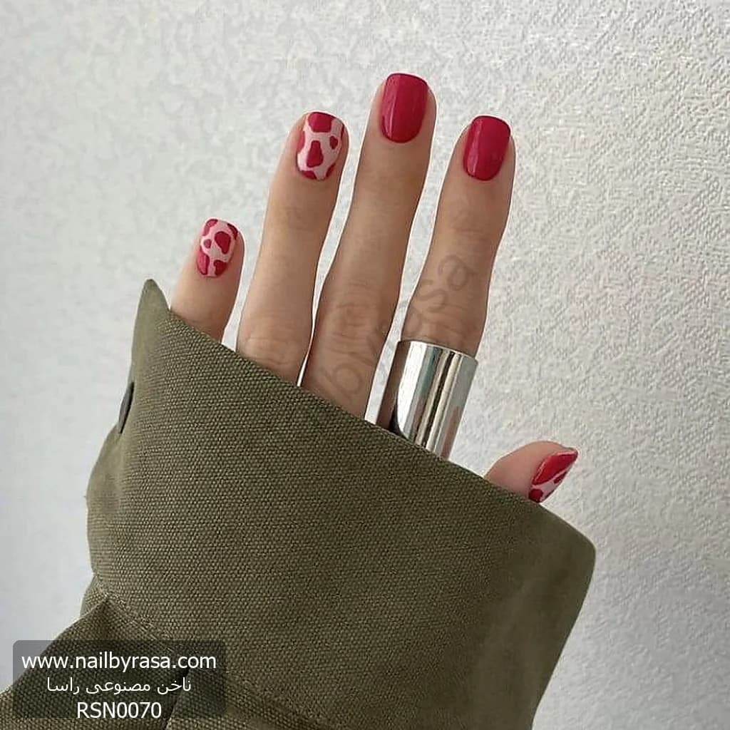 ناخن مصنوعی طرح پوست گاوی قرمز و صورتی براق مربعی کوتاه راسا – RSN0070