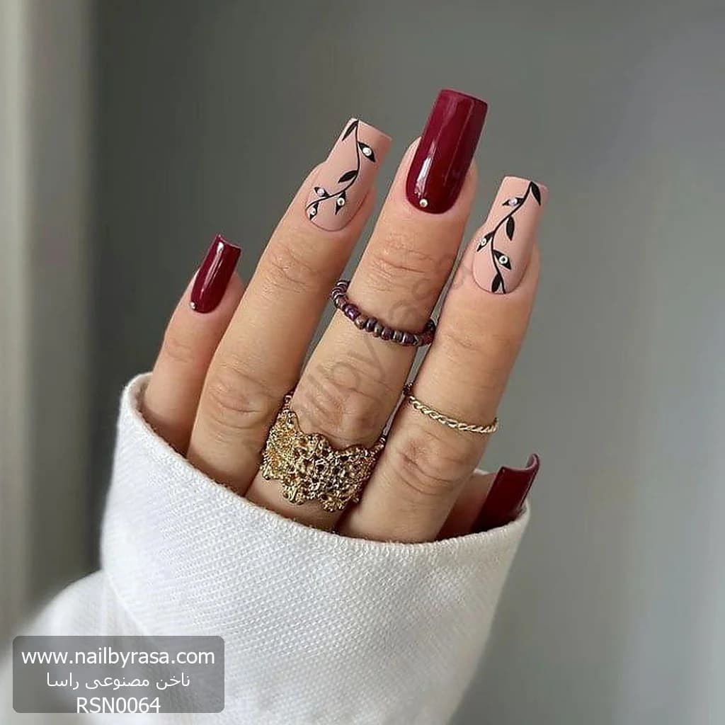 ناخن مصنوعی طرح برگ سیاه و نگیندار زرشکی براق و نود مات مربعی بلند راسا – RSN0064