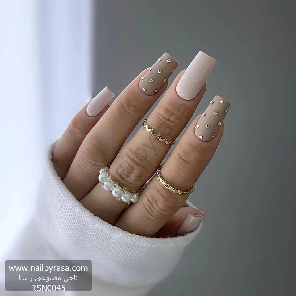 ناخن مصنوعی طرح نگین‌دار نود و نسکافه‌ای مات و براق مربعی بلند راسا – RSN0045