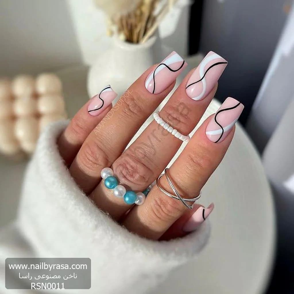 ناخن مصنوعی طرح خطی انتزاعی (Swirl) صورتی و مشکی مربعی بلند راسا – RSN0011