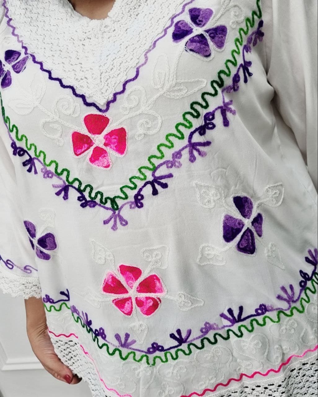 بلوز نخی سفیدخامه دوزی هندی/کد7074 — تصویر ۳
