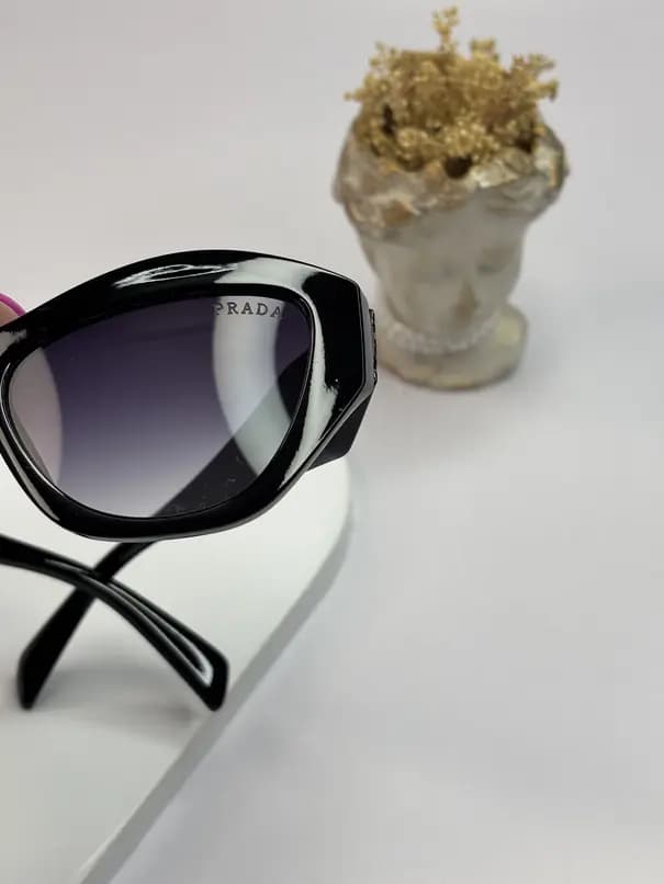 عینک آفتابی اورجینال prada یووی 400 فریم کائوچو مشکی — تصویر ۲