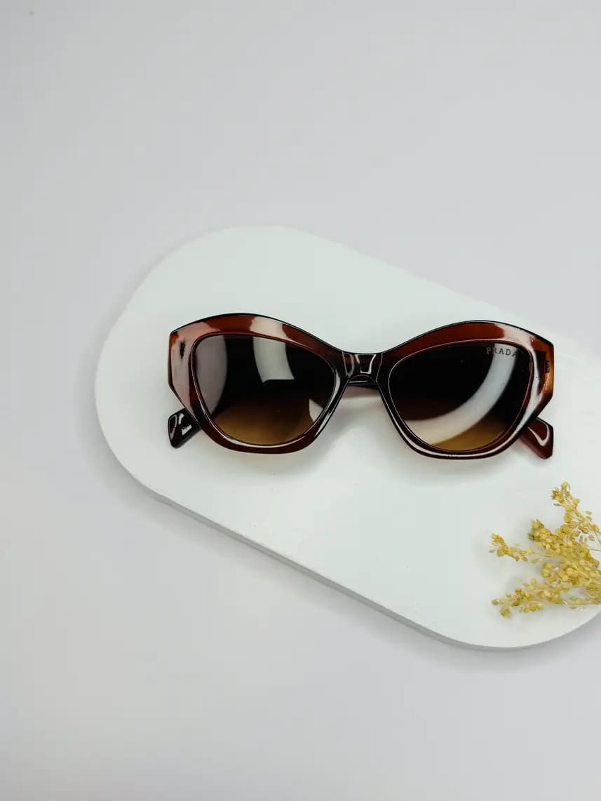 عینک آفتابی برند PRADA زنانه دخترانه رنگ قهوه ای ترند یووی ۴۰۰