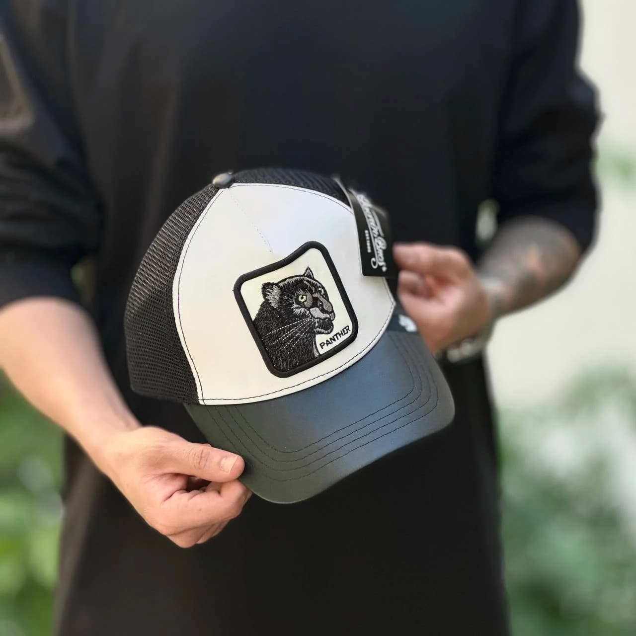 کلاه گورین چرم panther سفید مشکی