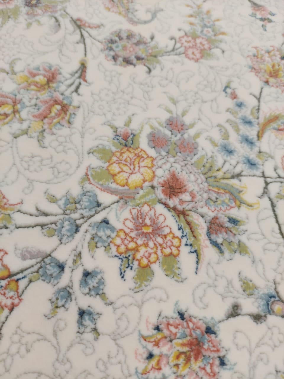 فرش ماشینی ۱۲۰۰ شانه طرح دنیا کرم — تصویر ۴