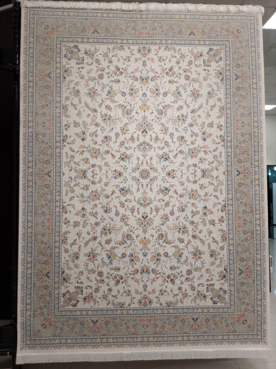 فرش ماشینی ۱۲۰۰ شانه طرح دنیا کرم — تصویر ۵