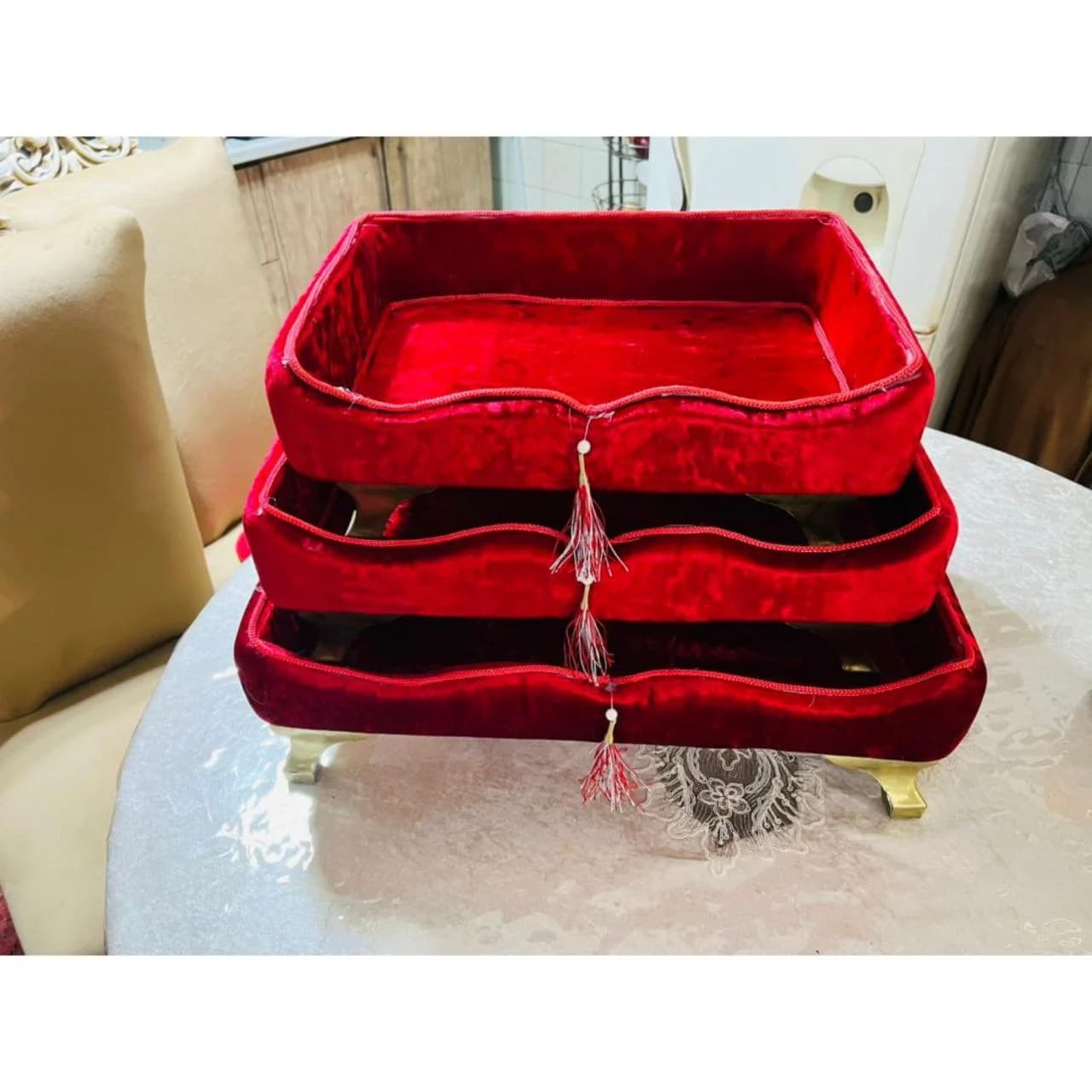 باکس سه تایی مخمل قرمز پایه طلایی — تصویر ۲