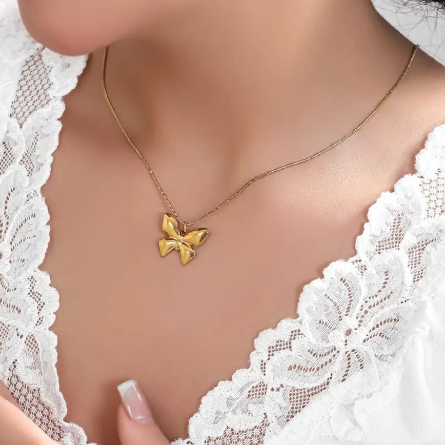 گردنبند زنانه طرح پروانه رنگ طلایی استیل ضد حساسیت رنگ ثابت کد zmp 778