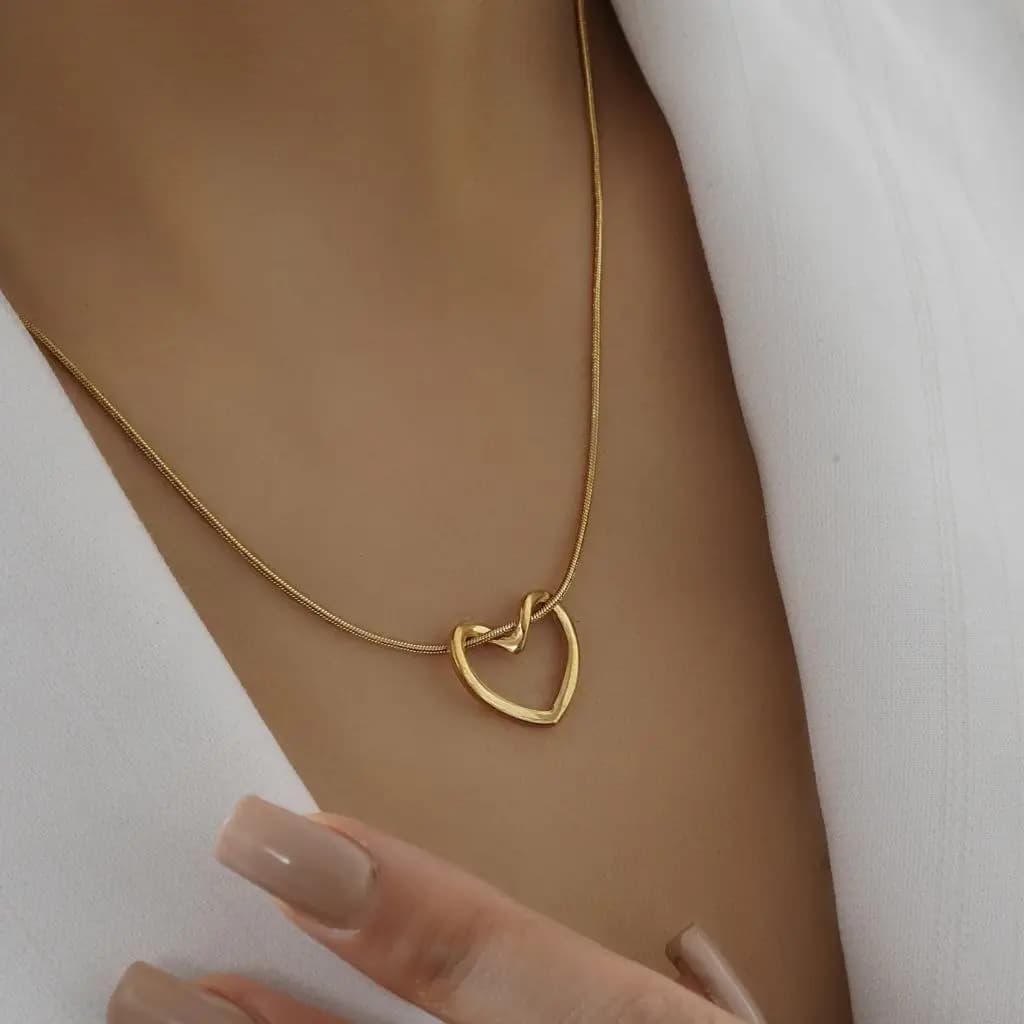 گردنبند زنانه طرح قلب طلایی و نقره ای مینیمال استیل رنگ ثابت