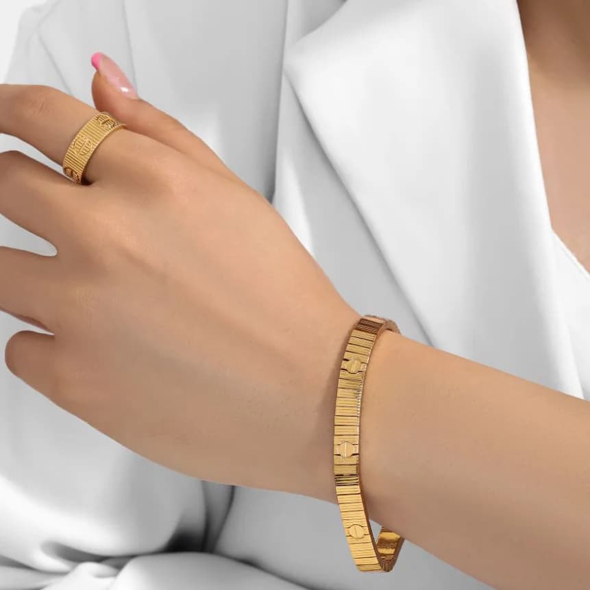 نیم ست دستبند و انگشتر زنانه برند کارتیر cartier قفل اصلی کاملا مشابه طلا کد zmp 768